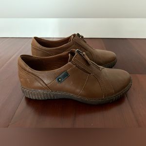 Clarks Women Magnolia Zip Cognac Brown Leather Slip On Shoes 8
